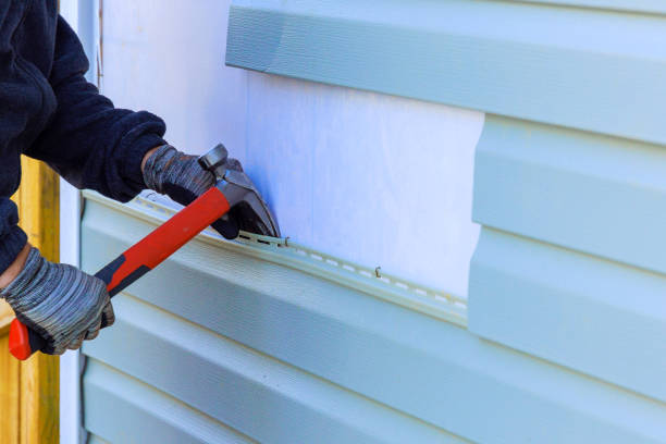Reliable Emergency Siding Repair contractor in Carol Stream, IL by Squared Siding